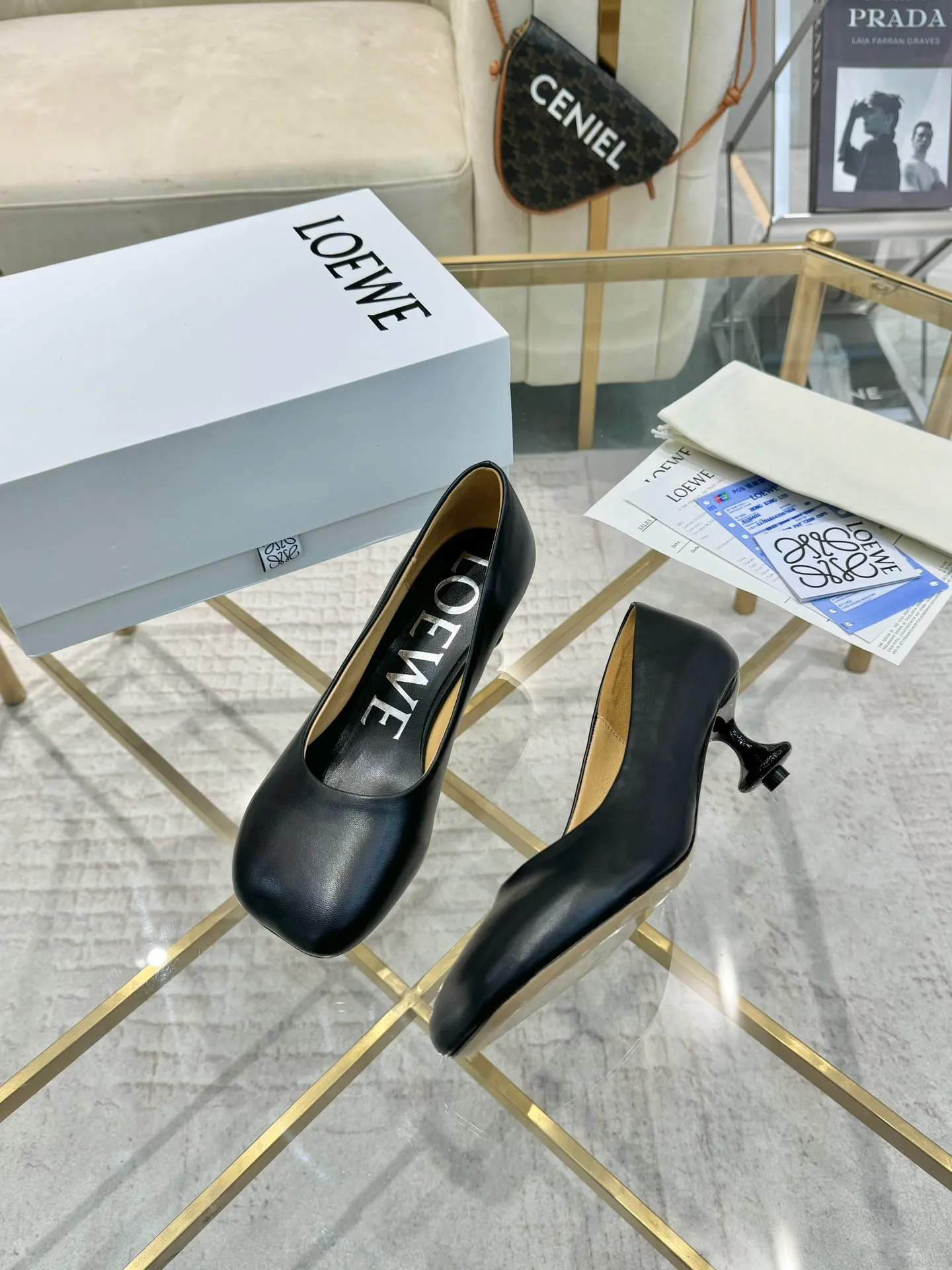 👟👟Ex-factory price 640👟👟 LOEWE‼ ️ New arrival‼ ️Imported genuine leather sole Loewe 2024/aw early spring latest catwalk color diamond series catwalk style 😘😘😘 Upper: imported super soft sheepskin lining: imported water-dyed sheepskin Outsole: original molded injection molded leather outsole Heel: original molded 1:1 Heel height: 5.5cm Size: 35-39 (40/41/42/43 custom-made, non-refundable)